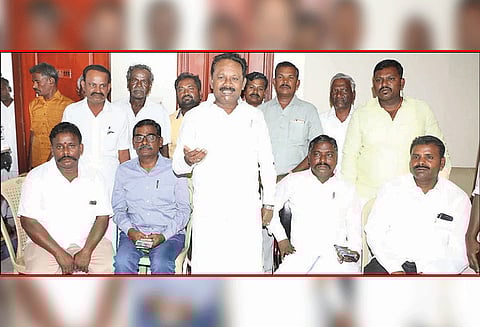 20 தொகுதிகளிலும் உடனே தேர்தல் நடத்த வேண்டும் சேலத்தில் இந்திய குடியரசு கட்சி தலைவர் பேட்டி