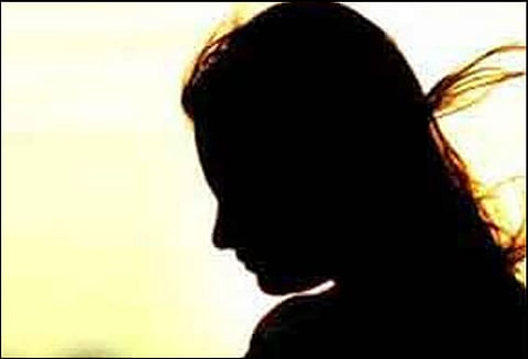 திருமுல்லைவாயல் அருகே 3-வது மாடியில் இருந்து குதித்து மாணவி தற்கொலை முயற்சி