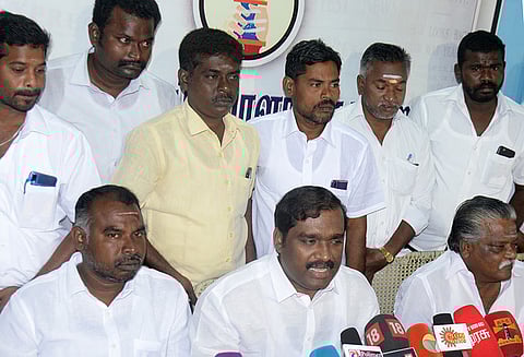 தமிழக பிரச்சினைகள் பற்றி தெரியாதது போல் ரஜினிகாந்த் நடிக்கிறாரா? - தமிழக வாழ்வுரிமை கட்சி தலைவர் வேல்முருகன் கேள்வி