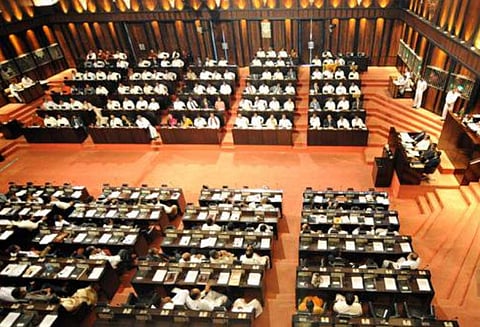 இலங்கை நாடாளுமன்றத்தில் கூச்சல் குழப்பம் நாளை வரை ஒத்திவைப்பு