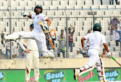 வங்காளதேசத்துக்கு எதிரான கடைசி டெஸ்ட்: ஜிம்பாப்வே அணிக்கு 443 ரன்கள் இலக்கு