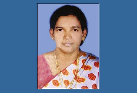 கருங்கல் அருகே பரிதாபம்: மோட்டார் சைக்கிள் விபத்தில் ராணுவ வீரர் மனைவி சாவு