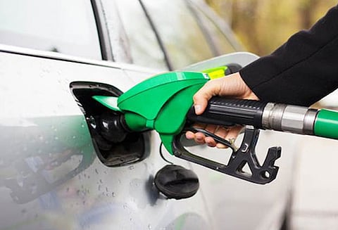 புயல் பாதிப்பு ஏற்பட்டால் பெட்ரோல்-டீசலை பதுக்காமல் இருப்பு வைக்க வேண்டும் : எண்ணெய் நிறுவனங்களுக்கு அமைச்சர் வேண்டுகோள்