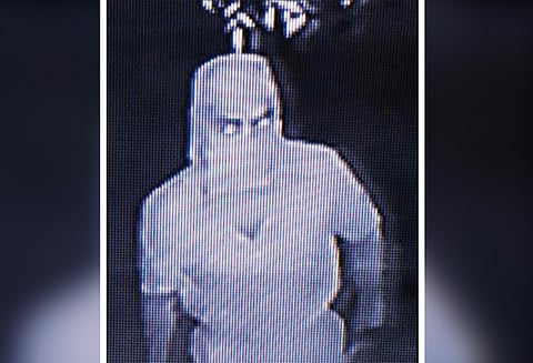 ஆறுமுகநேரியில் தொடர் திருட்டு: கண்காணிப்பு கேமராவில் பதிவான கொள்ளையன் உருவம் போலீசார் தீவிர விசாரணை