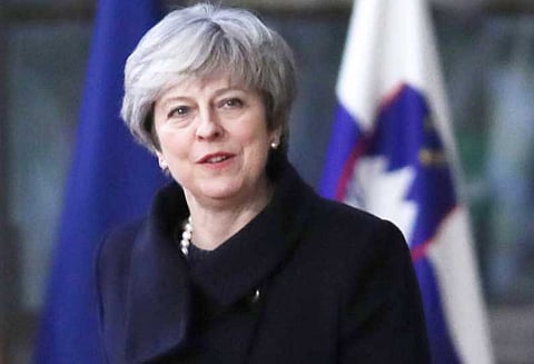 இங்கிலாந்தில் 4 மந்திரிகள் ராஜினாமா : பிரதமர் தெரசாவுக்கு நெருக்கடி