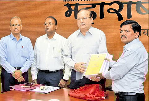 மராத்தா இடஒதுக்கீடு விவகாரம் : பிற்படுத்தப்பட்டோர் கமிஷன் அறிக்கை அரசிடம் தாக்கல்