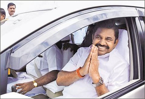 ‘கஜா’ புயலில் பலியானவர்கள் குடும்பத்துக்கு தலா ரூ.10 லட்சம் எடப்பாடி பழனிசாமி அறிவிப்பு