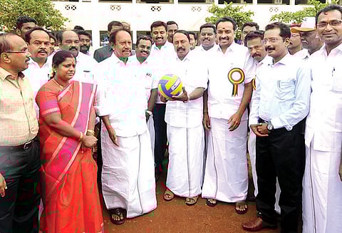 அடுத்த மாத இறுதிக்குள் 3,000 பள்ளிகளில் ஸ்மார்ட் வகுப்புகள் தொடங்கப்படும் அமைச்சர் செங்கோட்டையன் தகவல்