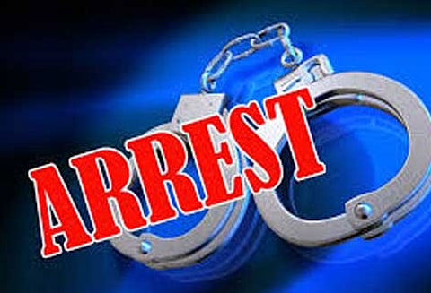 ஆசி வழங்குவதாக கூறி பணம் பறிப்பு: திருநங்கைகள் உள்பட 3 பேர் கைது