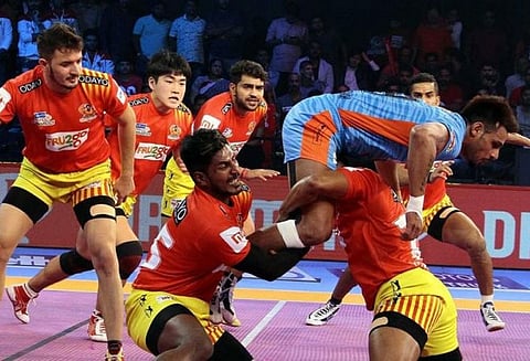 புரோ கபடி: குஜராத்-பெங்களூரு ஆட்டம் ‘டை’