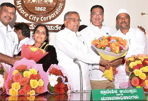 பரபரப்புக்கு இடையே நடந்த தேர்தல் : மைசூரு மாநகராட்சி மேயராக காங்கிரசை சேர்ந்த புஷ்பலதா தேர்வு