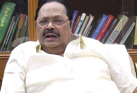 புயலால் பாதிக்கப்பட்ட மக்களை முதல்-அமைச்சர் சந்திக்காதது கண்டிக்கத்தக்கது தி.மு.க. பொருளாளர் துரைமுருகன் பேட்டி