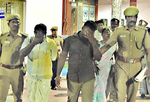 வாலிபர் கொலை வழக்கு: மனைவி உள்பட 4 பேருக்கு ஆயுள் தண்டனை - பெரியகுளம் கோர்ட்டு தீர்ப்பு