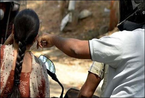 பல்லாவரம், குரோம்பேட்டையில் அடுத்தடுத்து வழிப்பறி தாய், மகள் உள்பட 3 பெண்களிடம் சங்கிலி பறிப்பு