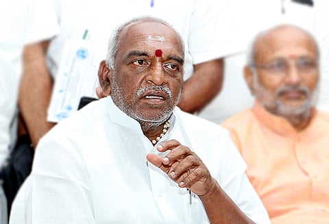 மத்திய மந்திரிக்கே இந்த கதி; சாதாரண மக்களின் நிலை என்ன? யுத்தகளம் போல் சபரிமலை இருக்கிறது - பொன்.ராதாகிருஷ்ணன் பேட்டி