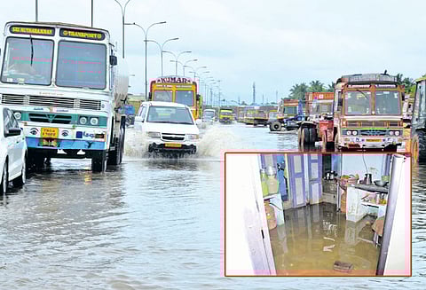 திருவொற்றியூர் பகுதியில் வீடுகளுக்குள் மழைநீர் புகுந்ததால் பொதுமக்கள் அவதி