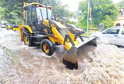தமிழகத்தின் உள்பகுதிகளில் காற்றழுத்த தாழ்வு பகுதி: 11 மாவட்டங்களில் இன்று கனமழை பெய்யும் வானிலை ஆய்வு மையம் அறிவிப்பு