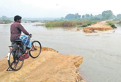 ராமேசுவரத்தில் விடிய விடிய கொட்டிய கனமழை வீடுகளுக்குள் தண்ணீர் புகுந்தது