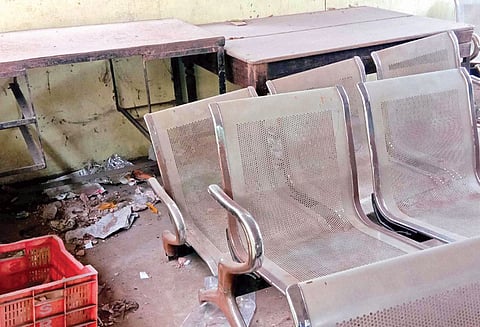 அடிப்படை வசதி இல்லாத பெரம்பூர் தாசில்தார் அலுவலகம் பொதுமக்கள் புகார்