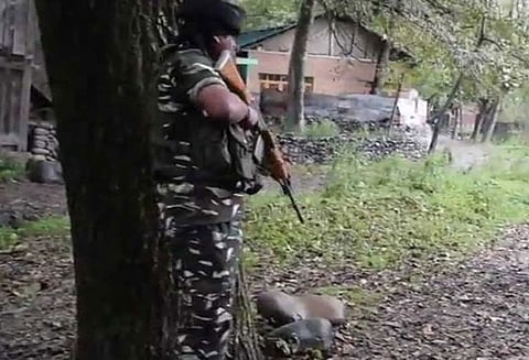 ஜம்மு காஷ்மீர்: என்கவுண்டரில் 2 பயங்கரவாதிகள் சுட்டுக்கொலை