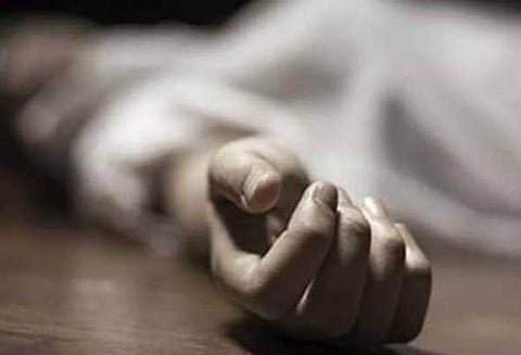 கரூர் அருகே பரிதாபம்: தனியார் பள்ளி வேன் சக்கரத்தில் சிக்கி 2 வயது சிறுவன் பலி - டிரைவர் கைது