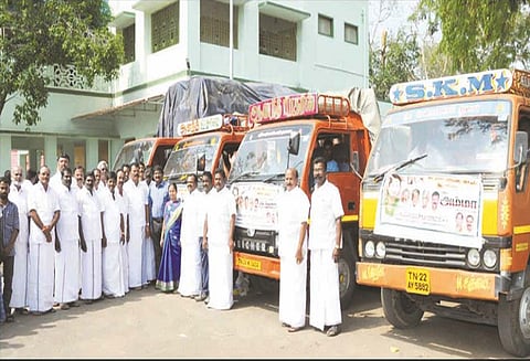 ஆலங்குடி, பொன்னமராவதி பகுதிகளுக்கு நிவாரண பொருட்கள் - அமைச்சர் பாலகிருஷ்ணரெட்டி அனுப்பி வைத்தார்