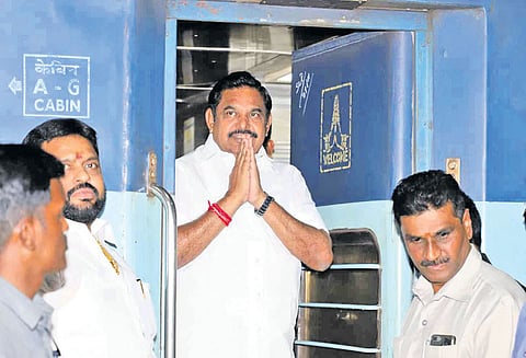 புயல் பாதிப்புகளை பார்வையிடுவதற்காக நாகை வந்தார் முதல் அமைச்சர் பழனிசாமி