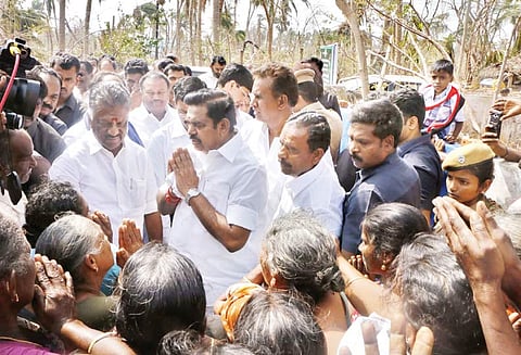 கஜா புயலால் குடிசை வீடுகளை இழந்தவர்களுக்கு 1 லட்சம் வீடுகள் கட்டித்தரப்படும் எடப்பாடி பழனிசாமி அறிவிப்பு