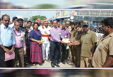 கிருஷ்ணகிரியில் பிளாஸ்டிக் ஒழிப்பு விழிப்புணர்வு ஊர்வலம் கலெக்டர் பிரபாகர் தொடங்கி வைத்தார்