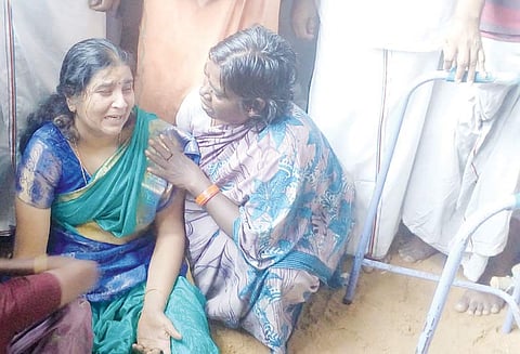 மகளின் திருமணத்தில் எனக்கு விருப்பம் இல்லை எனது கணவரின் சொத்துகளை அபகரிக்க முயற்சி காடுவெட்டி குரு மனைவி பேட்டி