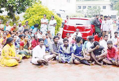 இரும்பு வியாபாரி தற்கொலை: திருச்சி அரசு மருத்துவமனையில் உடலை வாங்க மறுத்து உறவினர்கள் போராட்டம்