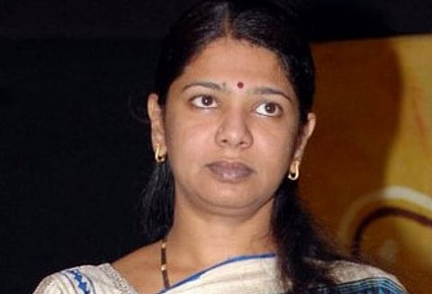 கச்சா எண்ணெய் விலை குறைந்தும் கலால் வரியை உயர்த்த நினைப்பது மத்திய அரசின் மக்கள் விரோத முடிவு கனிமொழி எம்.பி. கருத்து