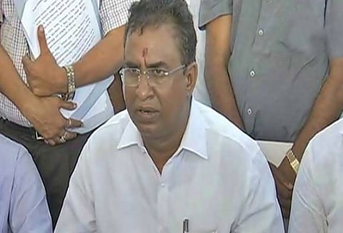 கஜா புயலால் பாதிக்கப்பட்ட மாவட்டங்களில் துப்புரவு பணியில் ஈடுபட்ட பணியாளர்களுக்கு ரூ.1,000 மதிப்பூதியம் பரிசு பெட்டகமும் அறிவிப்பு