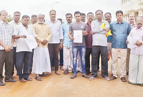 தஞ்சையில் சீட்டு நடத்தி ரூ.5 கோடி மோசடி கணவன்- மனைவி மீது போலீஸ் சூப்பிரண்டிடம் புகார்