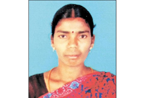 கணவருடன் ஏற்பட்ட தகராறால் விபரீதம்: 5 வயது மகளை இடுப்பில் கட்டியபடி கிணற்றில் குதித்து பெண் தற்கொலை