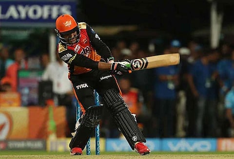 டோனி போல ஹெலிகாப்டர் ஷாட் அடித்து அசத்திய ரஷீத் கான் !