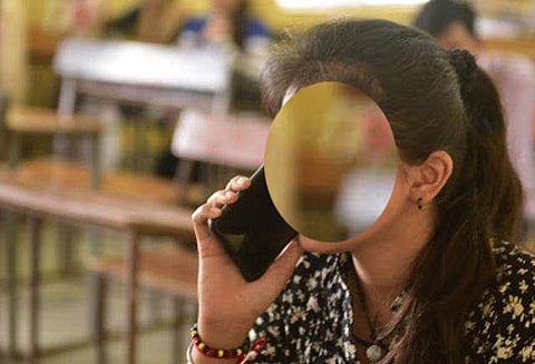 செல்போனில் 20 - 30 நிமிட நேரம் தொடர் பேச்சு: 10 ஆண்டுக்குள் மூளை புற்றுநோய் - ஆய்வில் அதிர்ச்சி தகவல்