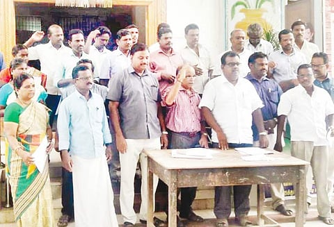 முதல்-அமைச்சருக்கு கோரிக்கை மனு அனுப்பும் போராட்டம் ஊரக வளர்ச்சித்துறை சார்பில் நடந்தது