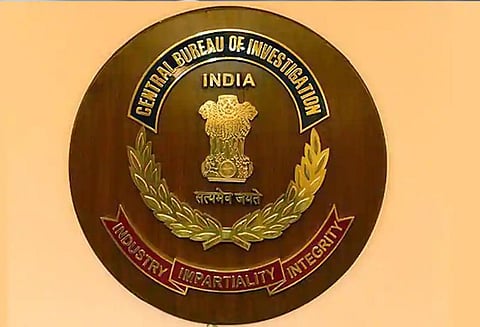 குட்கா வழக்கு தொடர்பாக சென்னையில் 2 மத்திய அரசு அதிகாரிகள் வீடுகளில் சிபிஐ சோதனை