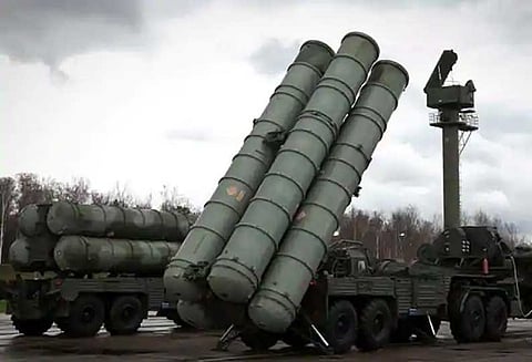 ரஷியாவிடம் இருந்து எஸ்–400 ஏவுகணைகள் வாங்கும் இந்தியாவிற்கு ‘பொருளாதார தடை விதிக்கப்படும்’ அமெரிக்கா மிரட்டல்