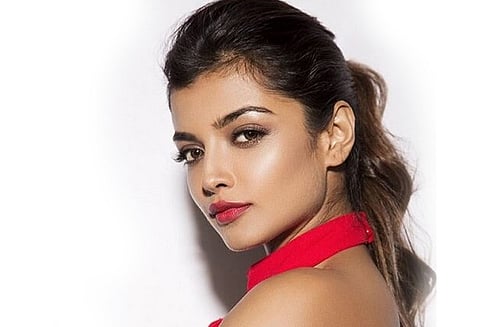 அடிக்கடி வெளிநாட்டுக்கு பறக்கும் ஆஷ்னா சவேரி!