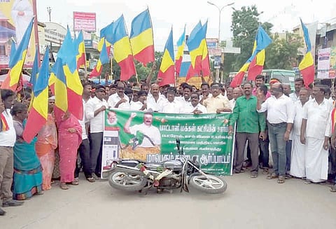 பெட்ரோல், டீசல் விலை உயர்வை கண்டித்து சேலம் மாவட்டத்தில் பா.ம.க.வினர் ஆர்ப்பாட்டம்