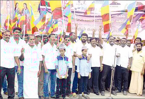 பெட்ரோல்- டீசல் விலை உயர்வை கண்டித்து பா.ம.க.வினர் ஆர்ப்பாட்டம்