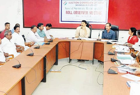 குறைந்த அளவு வாக்காளர்கள் இருக்கும் இடங்களில் வாக்குப்பதிவு மையங்கள் அமைக்க நடவடிக்கை