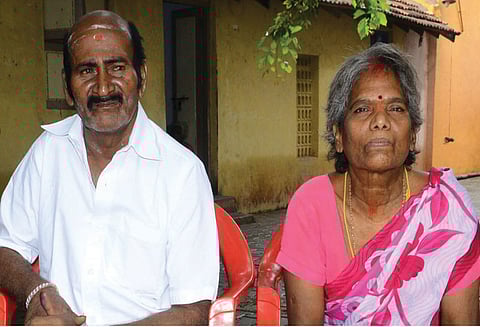 வேலூர் ஜெயில்: 28 ஆண்டுகளுக்கு பிறகு விடுதலையான கைதி - முதியோர் இல்லத்தில் மனைவியுடன் உருக்கமான சந்திப்பு