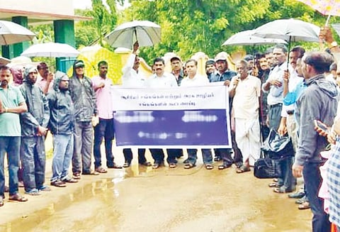 பல்வேறு கோரிக்கைகளை வலியுறுத்தி ஜாக்டோ-ஜியோ அமைப்பினர் ஆர்ப்பாட்டம் சீர்காழியில் நடந்தது