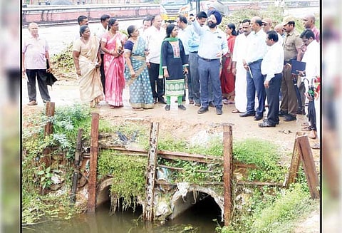 வடகிழக்கு பருவமழை தொடங்கி விட்டதால் பயிர்காப்பீட்டு தொகையை 15-ந் தேதிக்குள் செலுத்த வேண்டும்