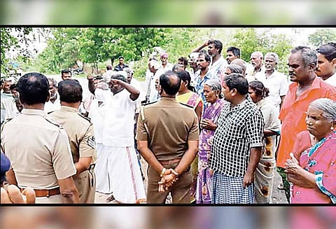 மங்களூர் துணை மின்நிலையத்தை கிராம மக்கள் முற்றுகை பழுதடைந்த மின்மாற்றியை சீரமைக்கக்கோரி நடந்தது