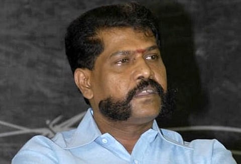 மூத்த பத்திரிகையாளர் நக்கீரன் கோபால் சென்னை விமான நிலையத்தில் கைது