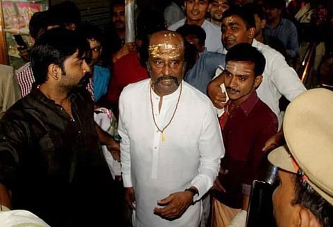 காசி கோவிலில் ரஜினிகாந்த் வழிபாடு